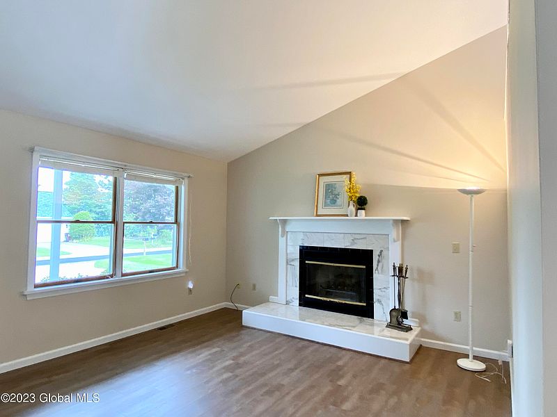 5th image of 44 Maple Drive
