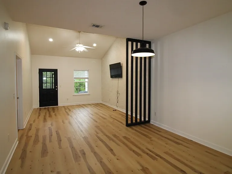 348 Moss Creek Ln — Photo 4