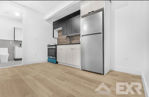 Rented by EXR | media 2