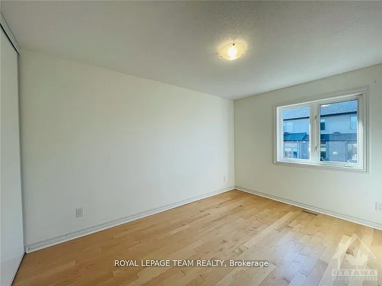 1189 Tischart Cres — Photo 24