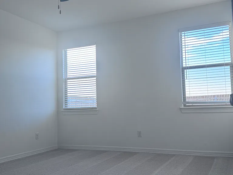 9229 SW 18th St — Photo 5