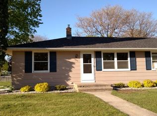 1004 E Airport Rd, Menasha, WI 54952