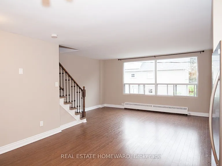 920 Pape Ave #B — Photo 2