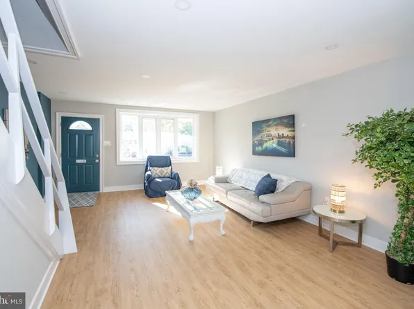 6634 Claridge St, Philadelphia, PA 19111