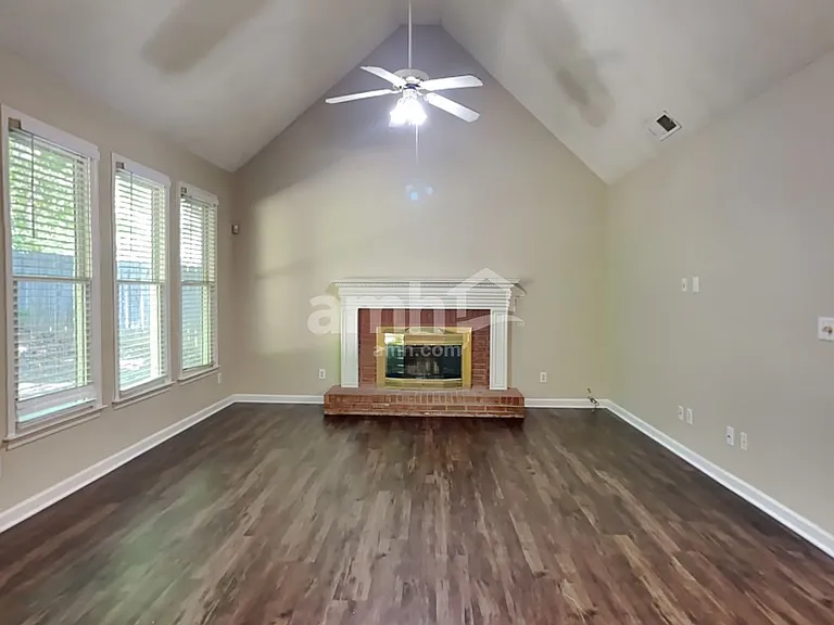 4960 Hopeland Dr — Photo 5