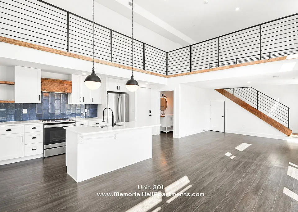 4 E Main St #301