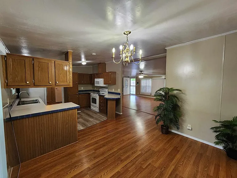 922 Ashwood St — Photo 19