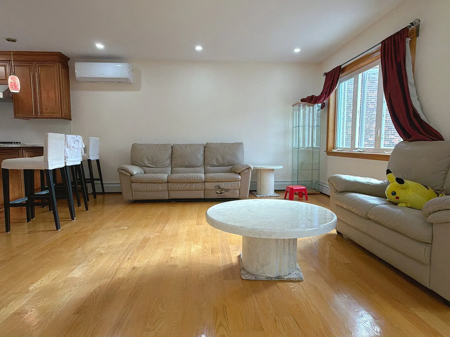 2 bed, 900 sqft, $2,700 — Photo 4