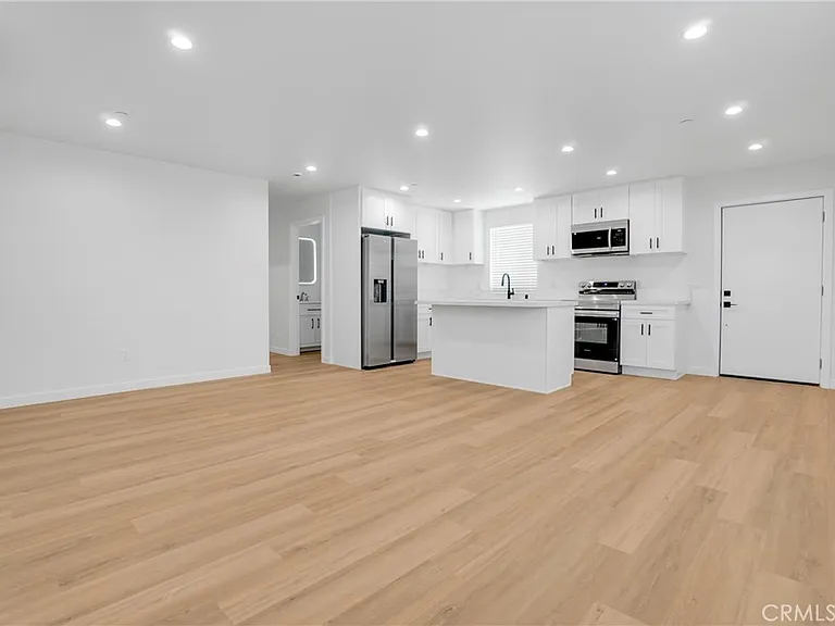 16120 Haynes St — Photo 10