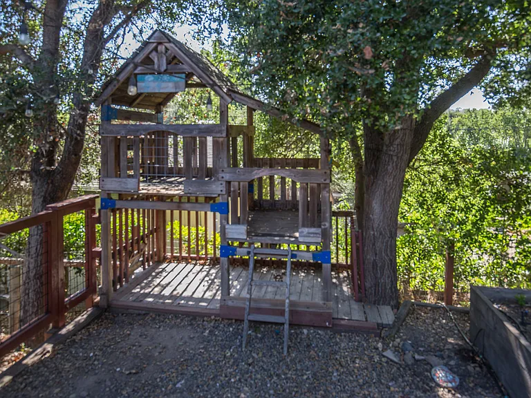2495 Lucca Ave — Photo 24