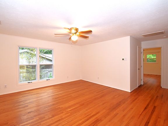 2nd image of 433 Princess Ann Dr