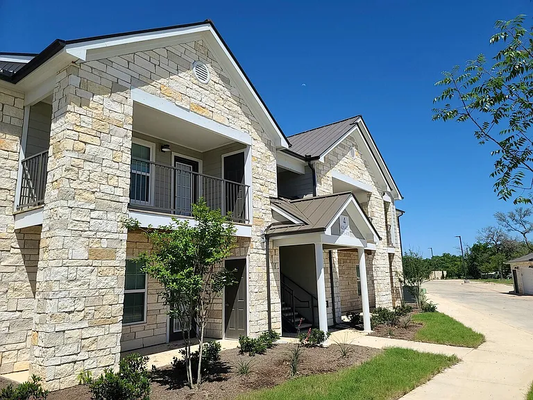 Western Springs Apartments — Photo 20