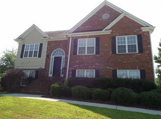 2605 Chandler Grove Dr, Buford, GA 30519