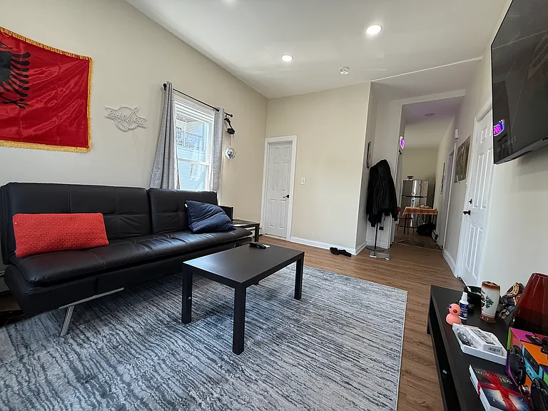 27 Woodward St #3 — Photo 7