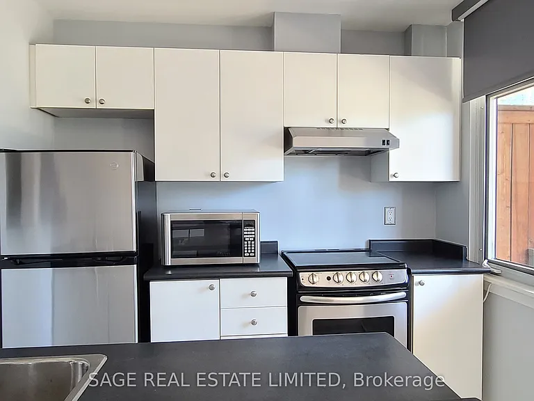 550 Front St W #438 — Photo 7