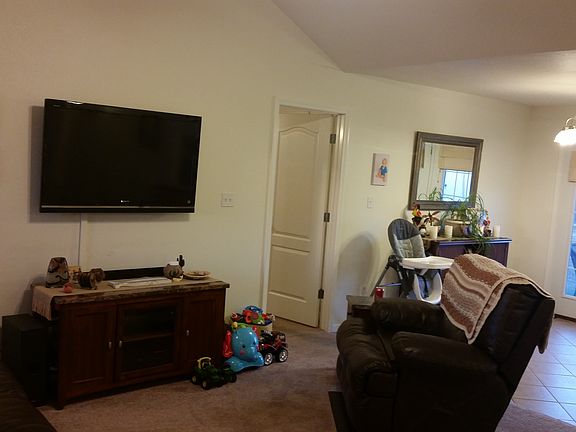 4th image of 165 Arnold Dr