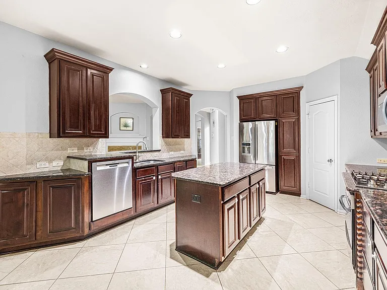 802 Floriencia St — Photo 14