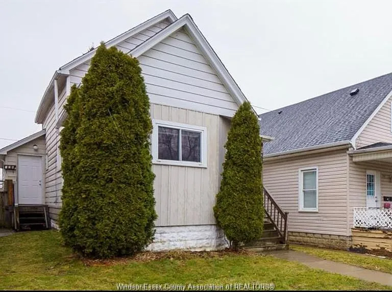 329 Pierre Ave #MAIN FLOOR — Photo 1
