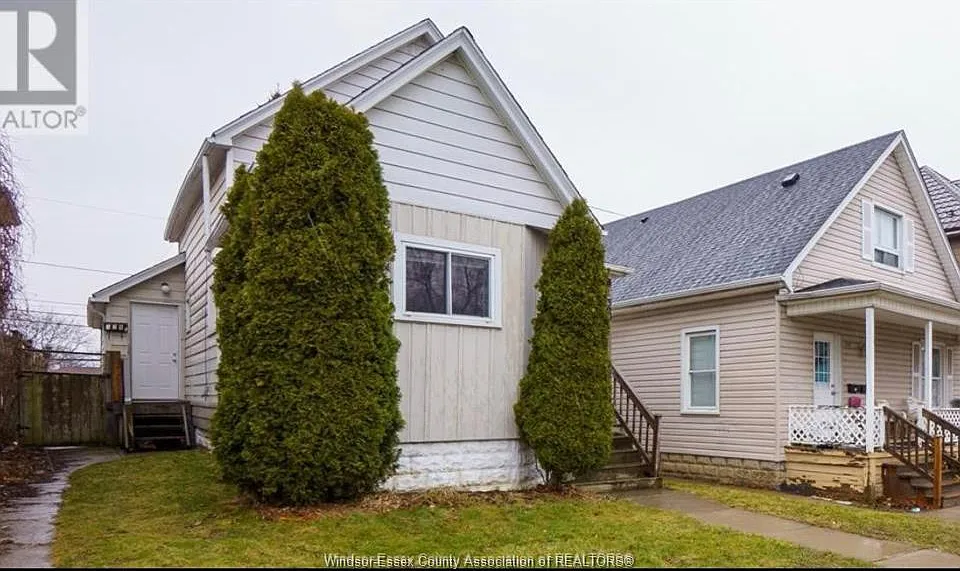 329 Pierre Ave #MAIN FLOOR