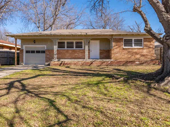 2401 Emily Dr, Fort Worth, TX 76112