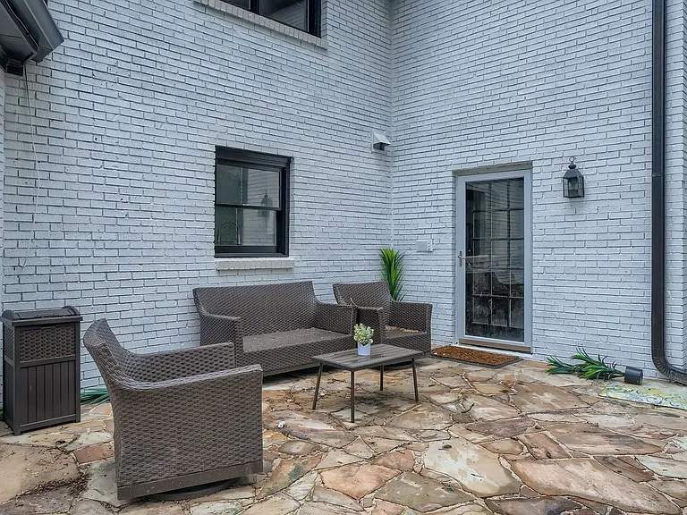 425 Ferry Lndg — Photo 28