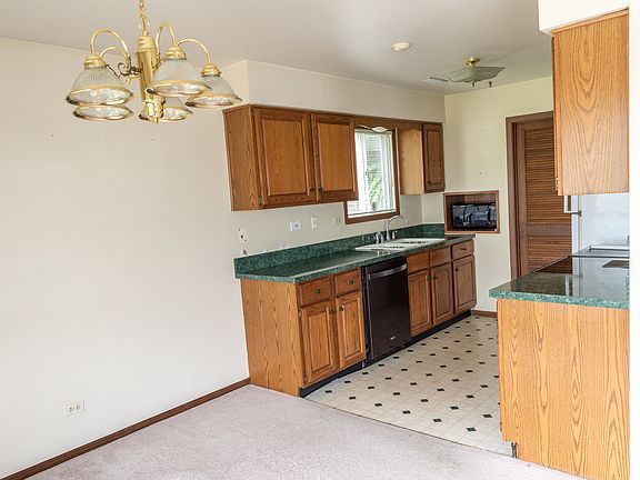 4th image of 513 Willowcreek Ct
