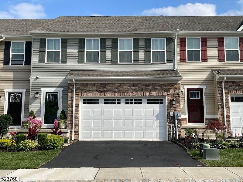 1st image of 14 Cypress Ln