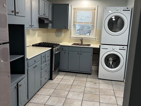 2nd image of 269 Evergreen Ave Floor 2