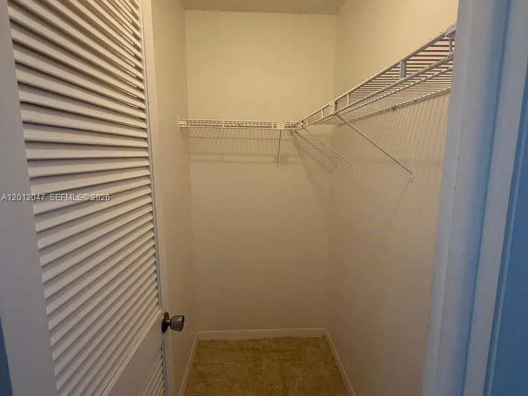 500 Executive Center Dr #5C — Photo 11
