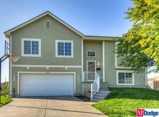 18701 Cinnamon St, Omaha, NE 68135