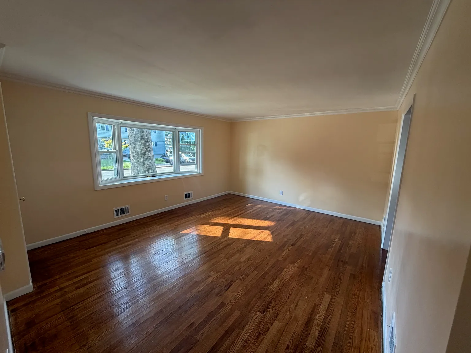 4 bed, $4,200 — Photo 4
