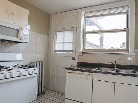 3rd image of 6911 N Oakley Ave APT 3