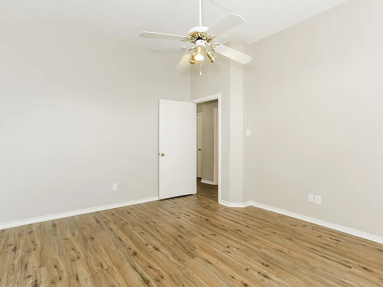 1211 Old Knoll Dr — Photo 10