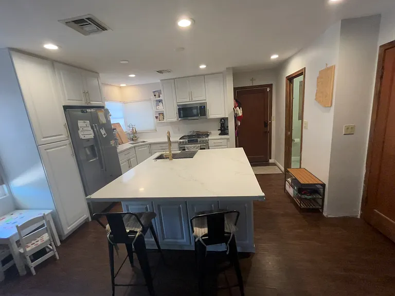 2826 E Elm St — Photo 12