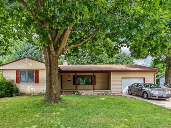 1222 West Salisbury LANE, Whitewater, WI 53190