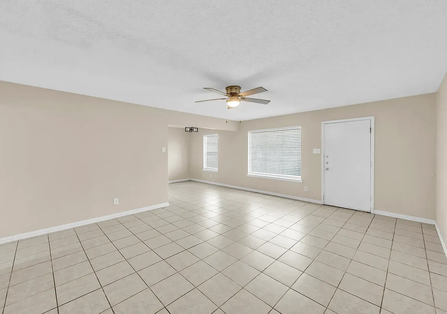 3024 Tudor Ln — Photo 4