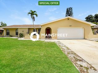 1317 SE 22nd St, Cape Coral, FL 33990