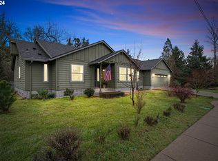 1852 W Main St, Cottage Grove, OR 97424