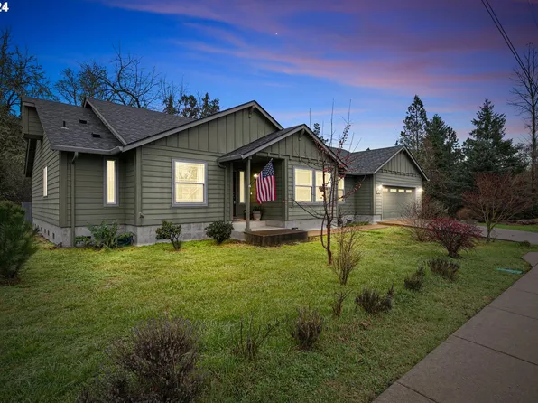 1852 W Main St, Cottage Grove, OR 97424