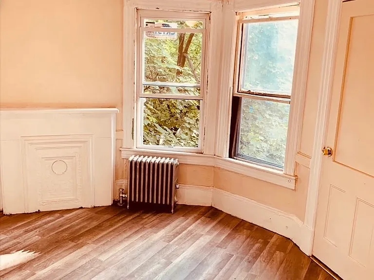 144 Lawrence St — Photo 12