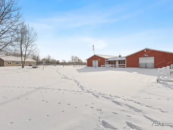 11065 Corral Dr, Ravenna, MI 49451