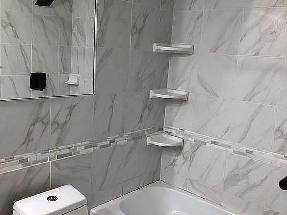 5th image of 1544 W Diversey Pkwy #2