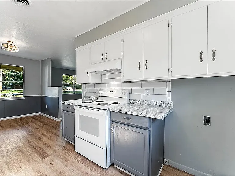 1108 SE E St — Photo 4