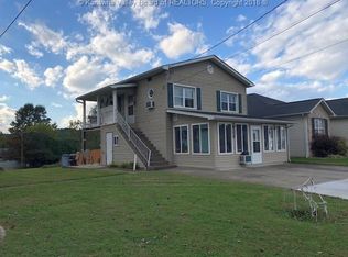 206 Broadway Ave, Nitro, WV 25143