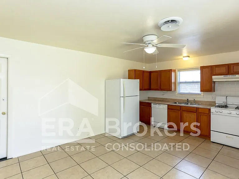 1401 Illinois Ave — Photo 7
