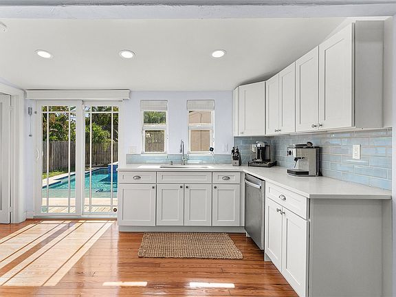 4th image of 1518 N Ocean Breeze