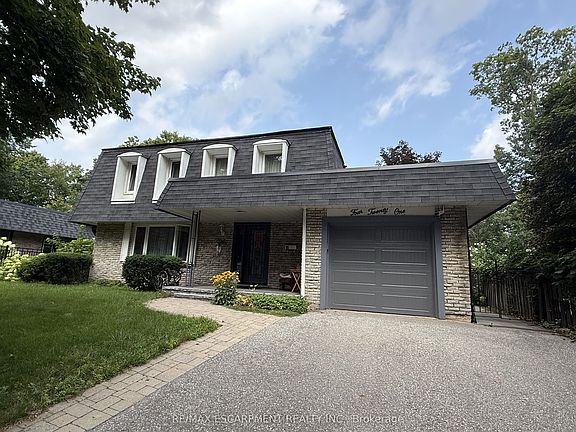 2nd image of 421 Canterbury Cres