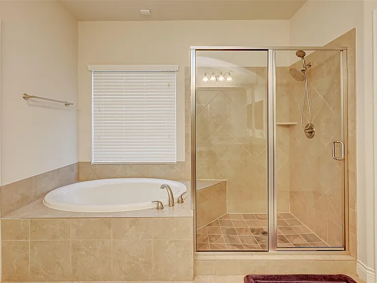 4006 Misty Waters Ln — Photo 27