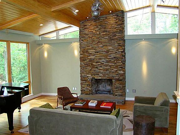 3rd image of 3923 Belvoir Cir