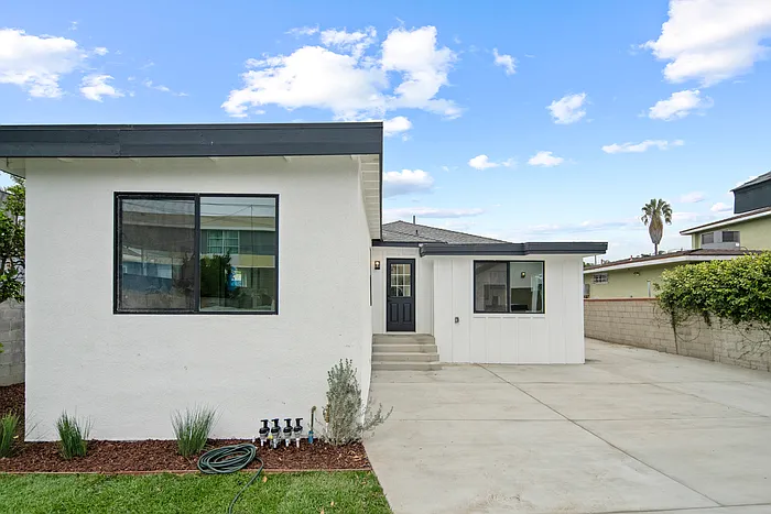 5308 S Victoria Ave — Photo 13